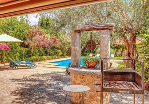 Fantastic Country Estate with Pool, Garden, Terraces, Balcony & Wi-Fi; Parking Available, Pets Allowed
