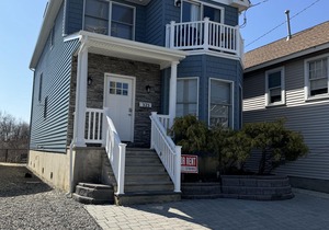 Fantastic location! 2 Blocks from Manasquan Beach!