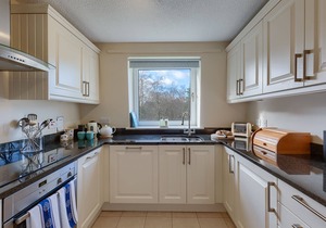 Fantastic top floor apartment next to Gleneagles