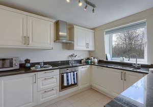 Fantastic top floor apartment next to Gleneagles
