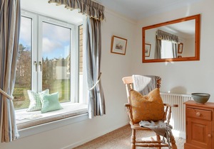 Fantastic top floor apartment next to Gleneagles