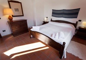 Farm holidays with pool in Sicily, among the Nebrodi's park and close to the sea