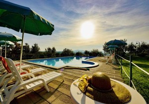 Farmhouse with air conditioning, private terrace and pool