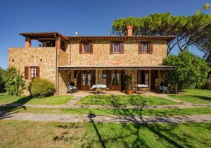 Farmhouse with air conditioning, private terrace and pool