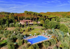 Farmhouse with air conditioning, private terrace and pool