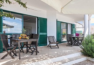 Faro Beach House in Faro
