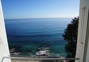 Feet in the water in Erbalunga - Cap Corse - 4 to 5 pers. Duplex with terrace