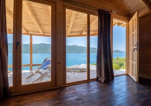 Feral Beach - One Bedroom Apartment with Sea View 1