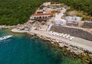 Feral Beach - One Bedroom Apartment with Sea View 9