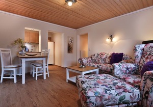 Ferienwohnung Nr. 2, mit Balkon und Bergblick, 45 qm
