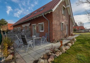 Ferienhaus Lobbe - Wohnung 01 mit Terrasse strandnah