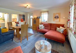 Ferienhaus Lobbe - Wohnung 01 mit Terrasse strandnah