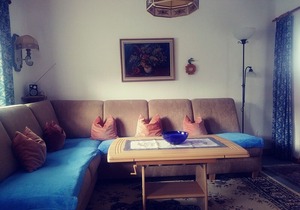 Ferienwohnung (42qm) Obergeschoß,1 Schlafzimmer, 1 Wohnzimmer, Küche extra, WLAN, max. 4 Personen