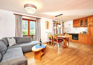 Ferienwohnung Loferau 1 - 80 m² für 2-5 Pers. großer Wohnraum, 2 Schlafzimer, Sep. Küche, Balkon