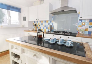 FERN COTTAGE, family friendly, character holiday cottage in Staithes