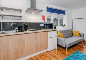 Fernbank Rooms Sudbury Hill, Harrow Self-Contained Studios with En-Suite - Apt04