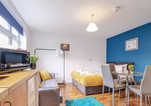 Fernbank Rooms Sudbury Hill, Harrow Self-Contained Studios with En-Suite - Apt04