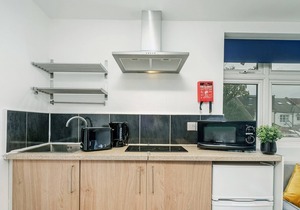 Fernbank Rooms Sudbury Hill, Harrow Self-Contained Studios with En-Suite - Apt04