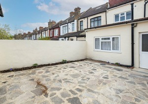 Fernbank Studios Sudbury Hill Harrow with En-Suite - 12