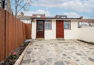 Fernbank Studios Sudbury Hill Harrow with En-Suite - 13