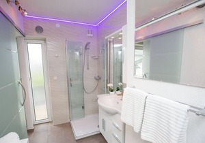 FEWO 1 de luxe with balcony * - Pension KNOLL am Attersee