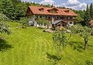 FeWo "Almberg" mit Südbalkon im oberen Stockwerk