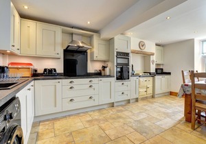 Ffermdy Caernarfon - Four Bedroom House, Sleeps 6