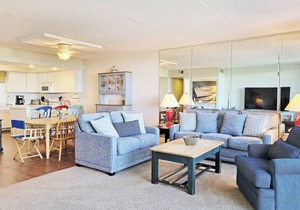 Fifth Floor Condo Across from Beach Access, Balcony, Pool, Grill Area, Elevator