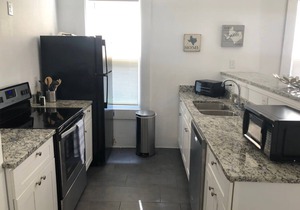 Find Your Comfort at Downtown Cozy 2BR/2BA