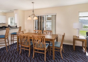 Fine dining with vast views of the ocean!