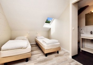 Fine group house with sauna, garden and private bathrooms
