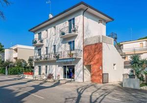 Fiorita: Brand new and modern furnished and very close to downtown and the beach