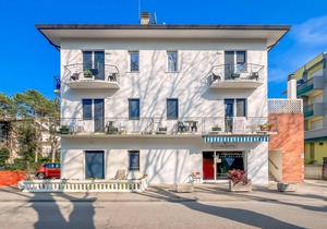 Fiorita: Brand new and modern furnished and very close to downtown and the beach