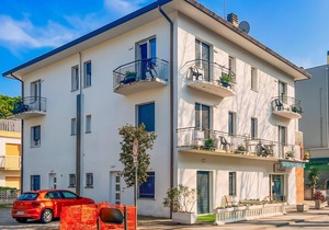 Fiorita: Brand new and modern furnished and very close to downtown and the beach