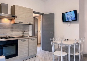 Fiorita: Brand new and modern furnished and very close to downtown and the beach