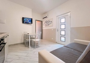 Fiorita: Brand new and modern furnished and very close to downtown and the beach