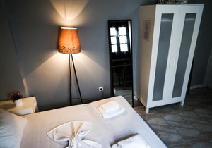 Fira Central Apartments with Veranda