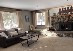 Fireside - 6 Bedroom, 4 Bath Home