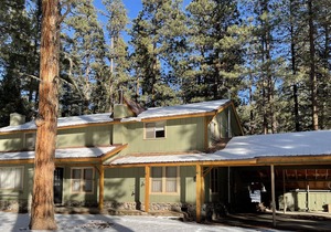 Fireside - 6 Bedroom, 4 Bath Home