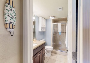 First-floor Condo with Shared Pool & Hot Tub - 1 Block to Beach