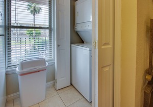 First-floor Condo with Shared Pool & Hot Tub - 1 Block to Beach