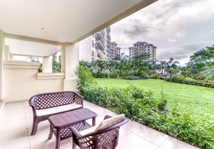 First-floor condo in Jacó w/ terrace, shared pool - near to the beach!
