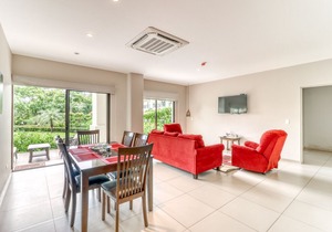 First-floor condo in Jacó w/ terrace, shared pool - near to the beach!