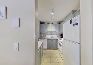 First-floor condo with fireplace & patio - walk or shuttle to ski lifts
