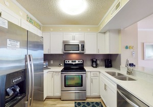 First-Floor, Oceanfront Condo with a Beach View, WiFi, W/D & Shared Pool