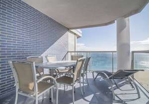 First line/Wifi/Spa/Seaviews/Heated pool/Pets