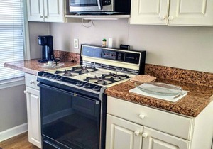 Fisherman's paradise, large covered porch, pet friendly, & close to Beaufort, NC