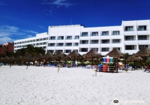 Flamingo Cancun Resort