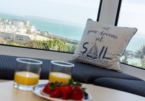 Flat 2, 7 Barnoon Terrace