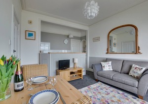 Flat 2, 7 Barnoon Terrace
